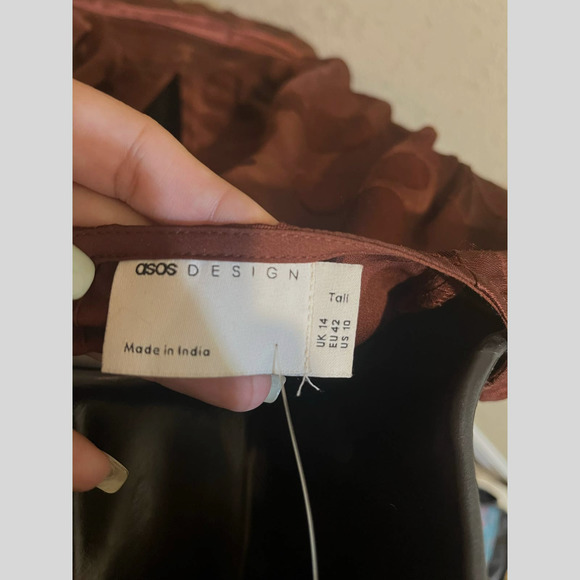 ASOS DESIGN Tall brown satin jacquard warped dot wrap maxi dress with tie waist - Picture 10 of 15